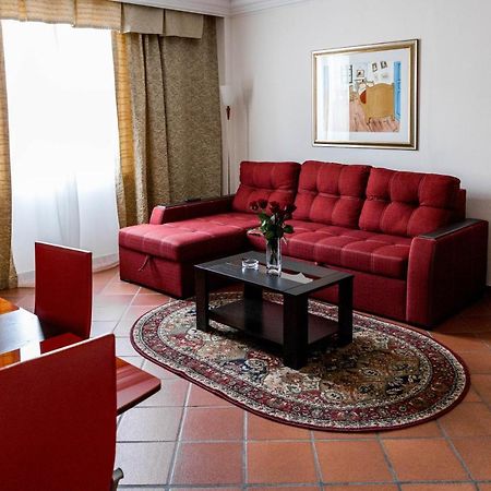 Hotel Pushkin Уралск Екстериор снимка