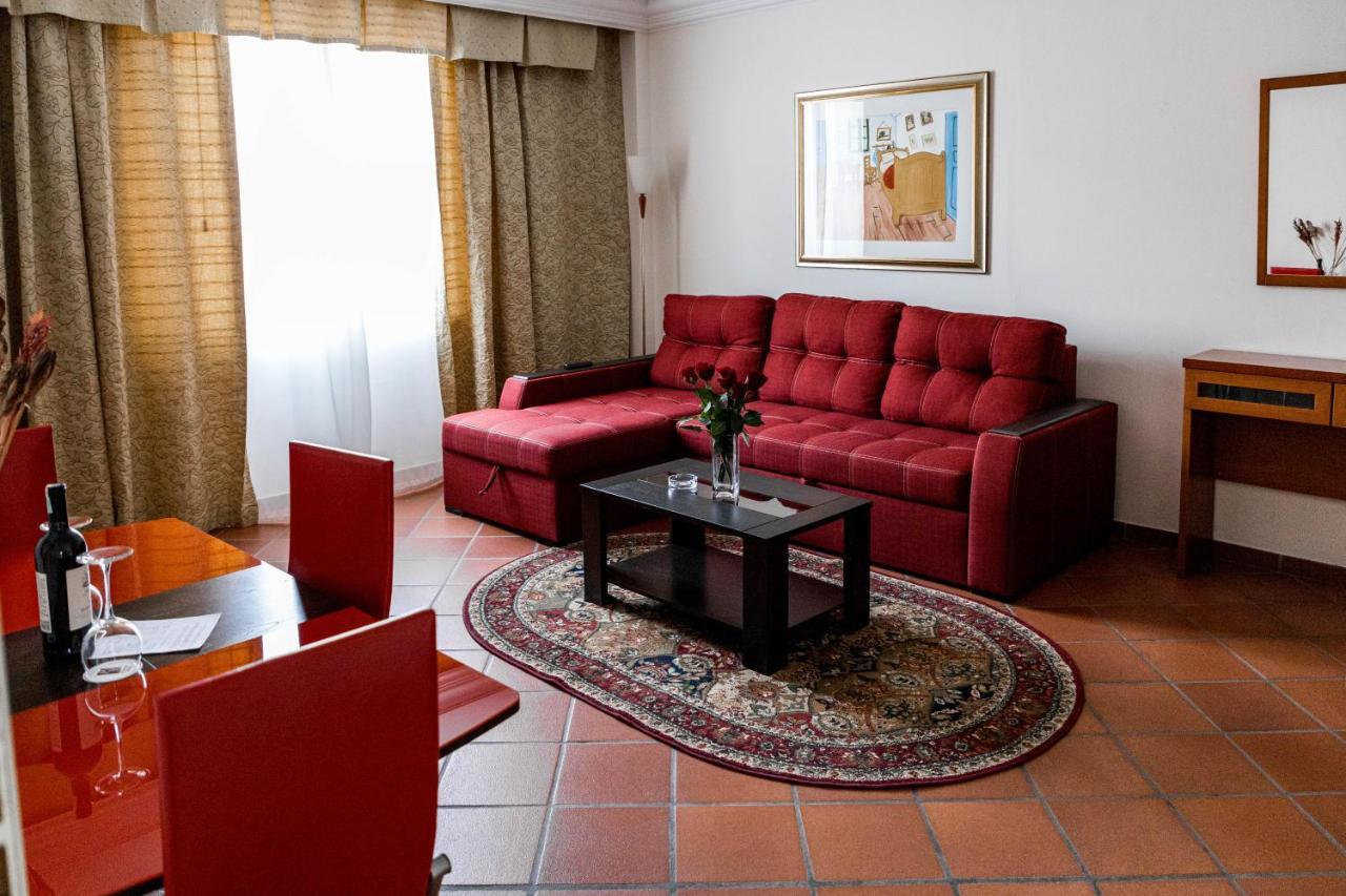 Hotel Pushkin Уралск Екстериор снимка