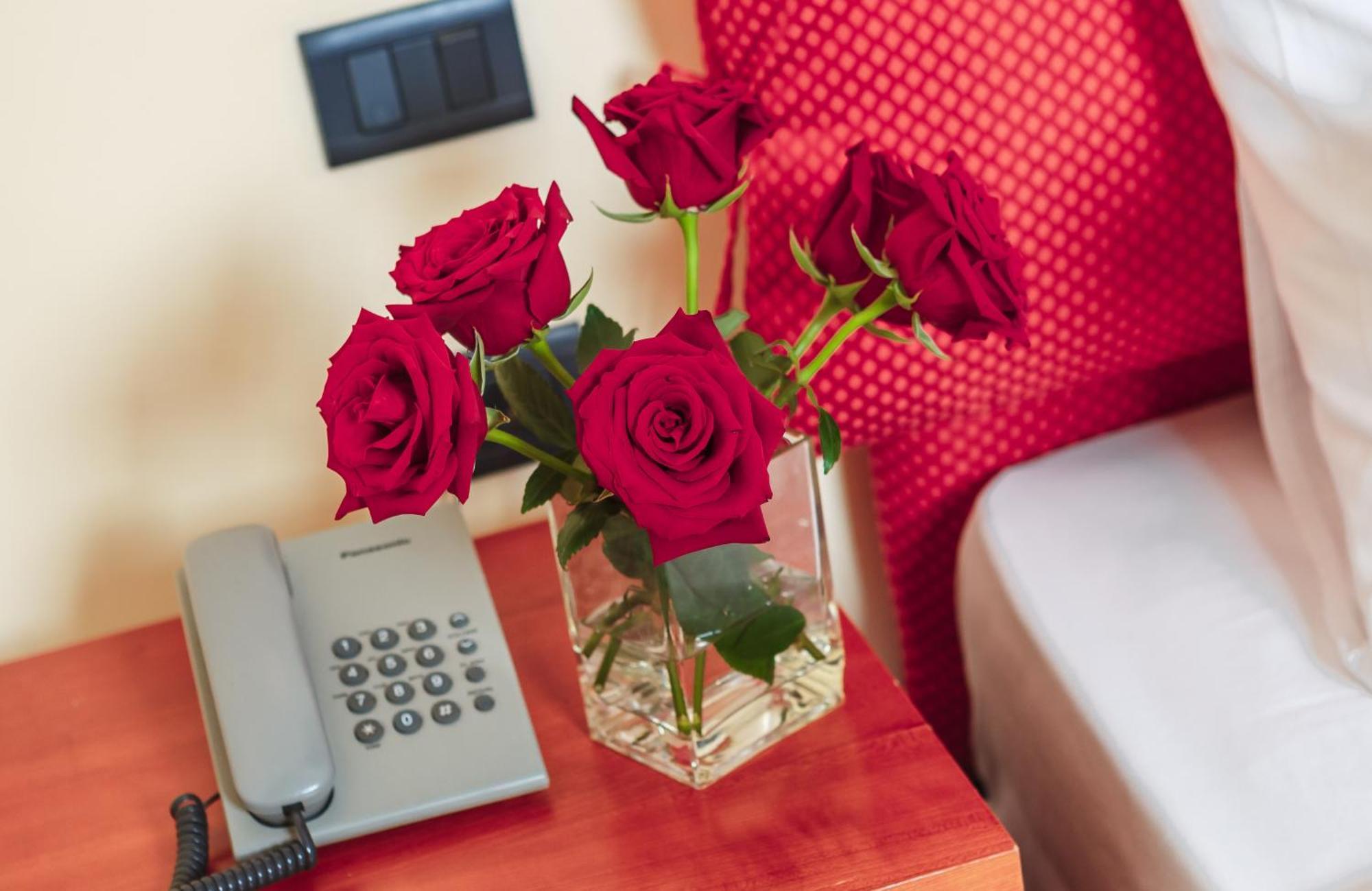 Hotel Pushkin Уралск Стая снимка