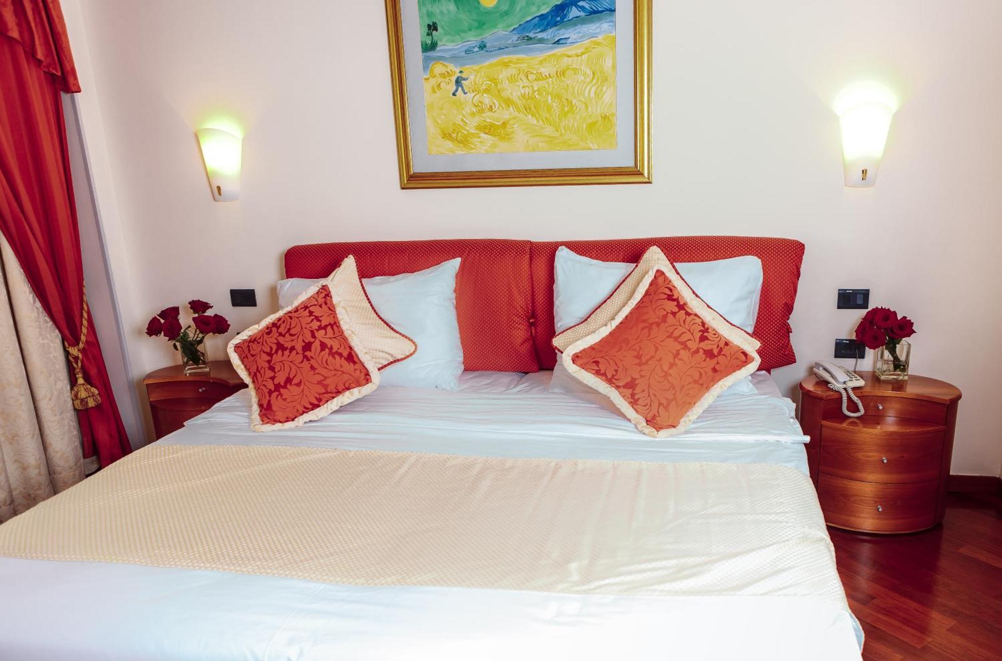 Hotel Pushkin Уралск Стая снимка