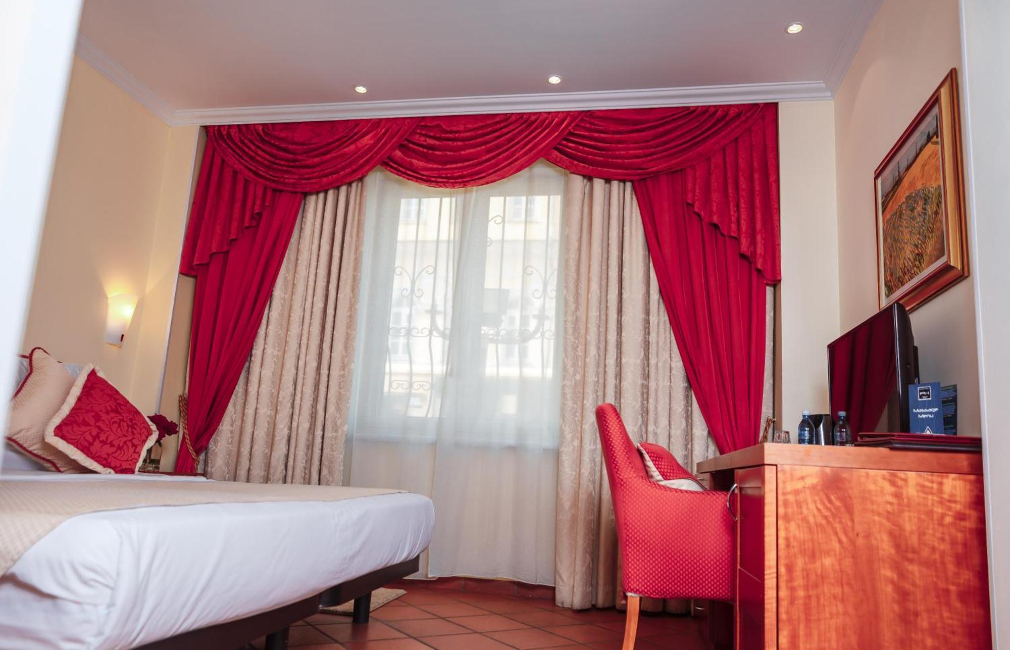 Hotel Pushkin Уралск Стая снимка