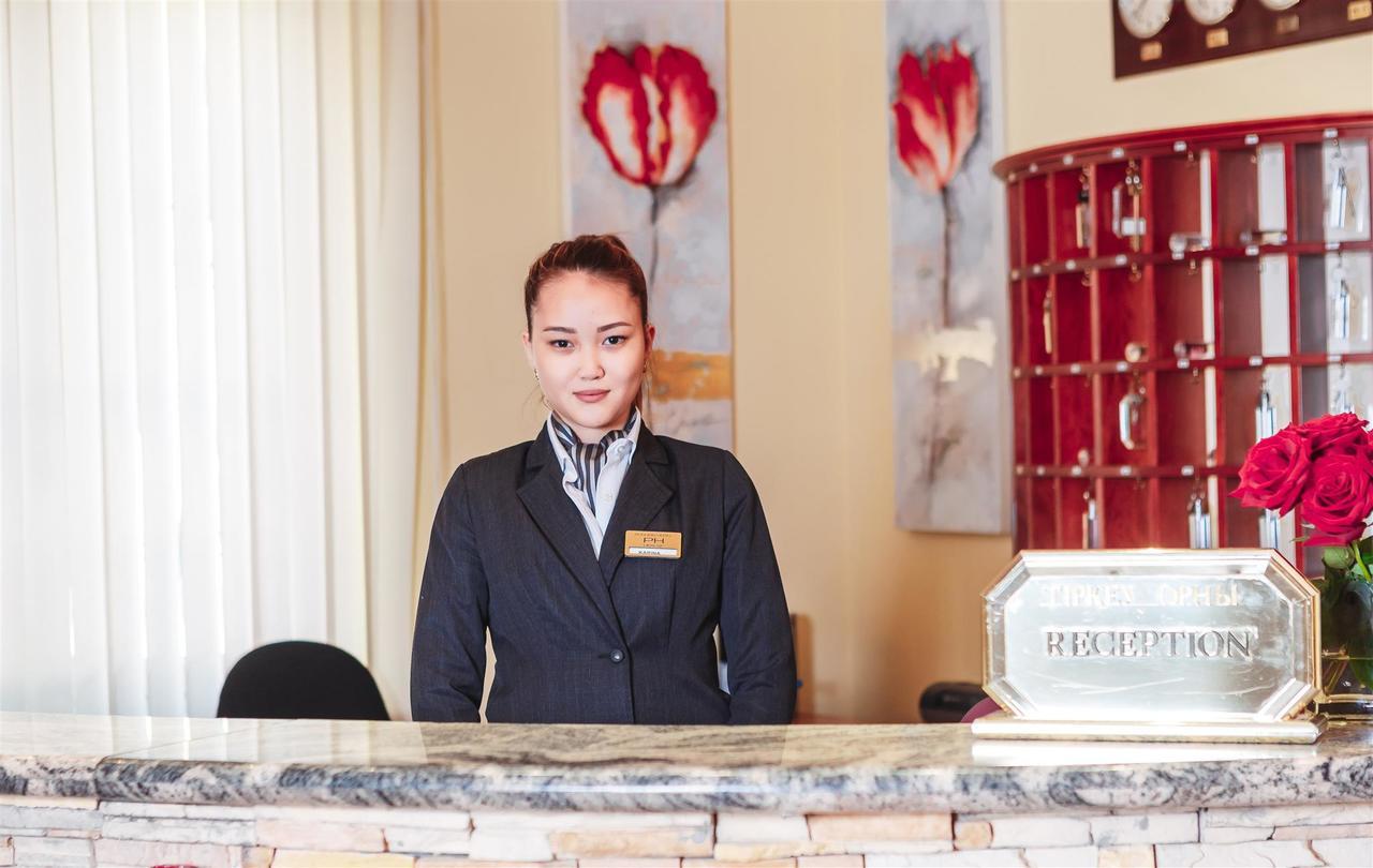 Hotel Pushkin Уралск Екстериор снимка