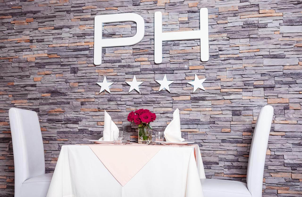 Hotel Pushkin Уралск Екстериор снимка