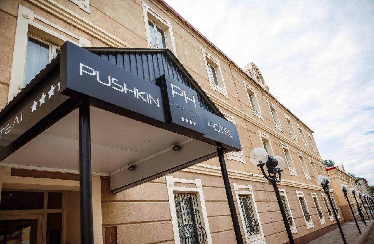 Hotel Pushkin Уралск Екстериор снимка